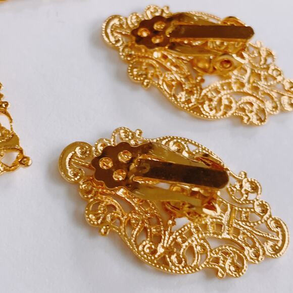 VTG Lot of 2 Clip On Earrings Gold Tone Filigree Ornate Costume Jewelry - Picture 7 of 11